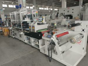 Máquina de Serigrafía Automática de Alta Velocidad con Alimentación Automática, Curado UV y Rebobinado para Impresión de Etiquetas y Embalajes - Product Image 4