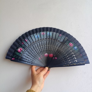 Ventilador de Bambú para Mujer, Diseño de Boda Española Pintado a Mano, Arte Folclórico, Decoración del Hogar, Marca WUYUNG, Logotipo Personalizado - Product Image 1