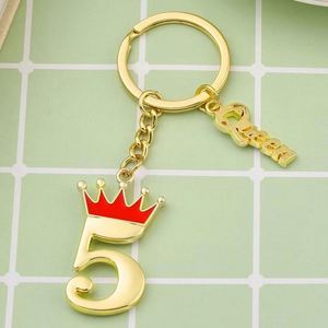 Llaveros de aleación de zinc con logotipos personalizados de fábrica, letras huecas, colgantes de metal esmaltado suave y duro, accesorios para bolsos - Product Image 3