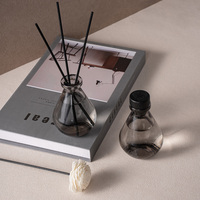 Flacon diffuseur rond en verre gris de luxe de 100 ml avec couvercle hermétique pour l'affichage et la recharge d'huiles parfumées pour la maison