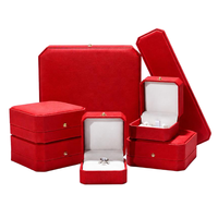 Coffret à bijoux octogonal en cuir brossé rouge SKQ, emballage cadeau en velours, logo personnalisé, Moyen-Orient
