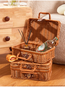 Grand panier de rangement en plastique tressé imitation <span class=keywords><strong>rotin</strong></span> 26*17*11cm, valise <span class=keywords><strong>vintage</strong></span> personnalisée, boîte cadeau en <span class=keywords><strong>rotin</strong></span>, boîte de rangement pour cadeau de mariage - Product Image 2