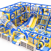 Nouveau 2026 Aire de jeux intérieure pour enfants, thème spatial coloré, avec piscine à balles, tunnel d'escalade, structure planète fusée et ensemble de toboggans personnalisé