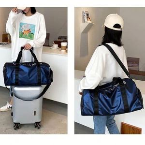 Bolsa de Gimnasio de Gran Capacidad, Impermeable, para Deportes, Viajes y Fin de Semana, con Correa de Hombro Ajustable - Product Image 3