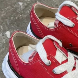 <b>Red</b> simple and fashionable <b>canvas</b> <b>shoes</b> with rubber anti-slip sole, comfortable for walking, suitable for outdoor and casual use - Product Image 3