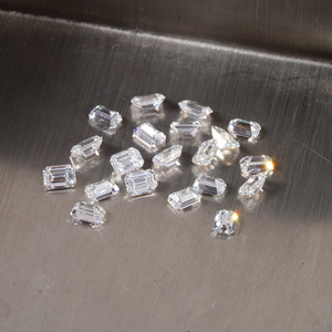 Diamant cultivé en laboratoire HPHT, taille émeraude, DEF VS, taille calibrée, diamant non monté pour la création de bijoux - Product Image 3