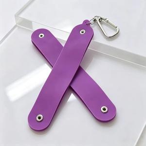 Porte-clés personnalisé en PVC souple en forme de longue bande, idéal comme cadeau promotionnel pour les événements d'entreprise - Product Image 1