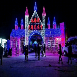 Porte lumineuse de Noël avec une forme décorative tridimensionnelle pour créer une exposition immersive grandeur nature - Product Image 1
