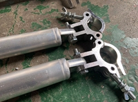 Tour de levage en treillis pour panneaux, avec stabilisateurs en aluminium