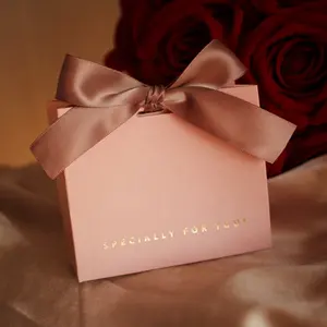 カスタム金箔刻印ロゴプリント小さなピンクの結婚式の味キャンディー紙袋包装ステインリボン蝶ネクタイ付き