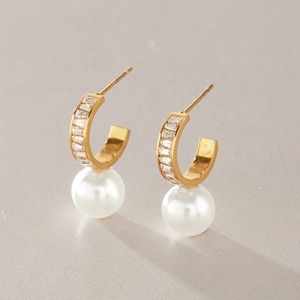 Elegantes Pendientes de Acero Inoxidable Chapados en Oro de 18K con Circonitas y Perlas de Cristal - Pendientes de Lujo de Alta Gama para Mujer - Product Image 5