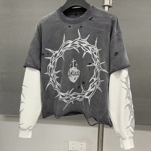 เสื้อยืดวินเทจผ้าฝ้ายเนื้อหนาแบบมีรู ล้างสีแบบแอซิดวอช แขนยาวสองชั้น พิมพ์ลายกราฟิกแบบดิสเทรส ทรงโอเวอร์ไซส์ - Product Image 1