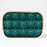 Collection de plateaux à bijoux en velours vert sauge et beige modernes, ensemble de rangement modulaire avec cadre en métal doré pour accessoires haut de gamme