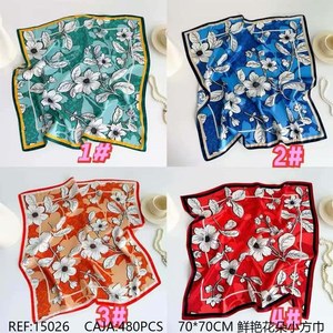 Foulard Quadrato 70x70Cm con Stampa Floreale Colori Vivaci Accessorio Moda Donna - Product Image 1