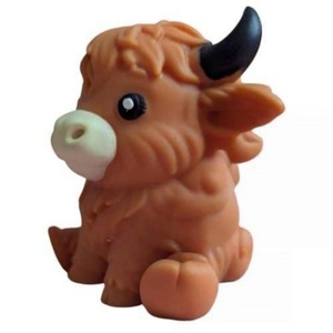 Juguetes al por mayor de vaca Highland gigante de plástico y silicona, rellenos de harina, blandos, divertidos, de recuperación lenta, para ejercitar la mano y aliviar el estrés - Product Image 3