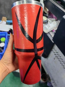 Vasos Térmicos Deportivos de 40 oz para Softbol y Béisbol, Vasos con Aislamiento al Vacío de Doble Pared con Estampado de Vaca y Asa - Product Image 5