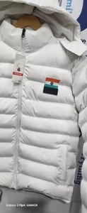 Veste matelassée pour homme, best-seller, avec tissu résistant à l'eau, idéale pour les activités de plein air par temps neigeux ou pluvieux, disponible à la vente - Product Image 2