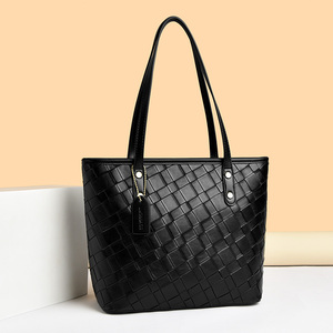 Sac fourre-tout matelassé pour femme, motif losanges, grande capacité, en PU, sac à bandoulière décontracté pour usage quotidien, avec deux poignées et ouverture supérieure - Product Image 2