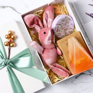 <span class=keywords><strong>Regali</strong></span> <span class=keywords><strong>personalizzati</strong></span> promozionali <span class=keywords><strong>di</strong></span> <span class=keywords><strong>san</strong></span> <span class=keywords><strong>valentino</strong></span> della stazione termale del vapore della doccia del sapone della roccia della pietra preziosa del regalo <span class=keywords><strong>di</strong></span> festa del nuovo anno per le donne - Product Image 1