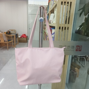 Sacs de courses promotionnels personnalisés réutilisables avec fermeture éclair et logo imprimé sur mesure - Product Image 6
