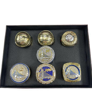 Vente en gros transfrontalière : Bagues de championnat NBA <span class=keywords><strong>Golden</strong></span> <span class=keywords><strong>State</strong></span> <span class=keywords><strong>Warriors</strong></span> 7 en alliage de haute qualité + Ensembles de trophées, plaqué or 18 carats avec pierres précieuses - Product Image 3