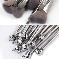 MAANGE Fabricant de pinceaux bon marché avec logo personnalisé 12pcs Vegan pour cosmétiques Set de pinceaux de maquillage avec emballage Argent avec pochette