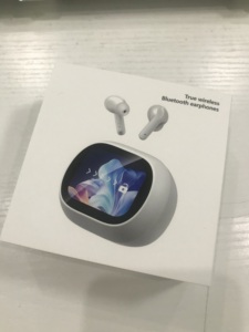 หูฟังไร้สาย A800 LED หน้าจอสัมผัสสีเต็มรูปแบบ ความหน่วงต่ำ พร้อมฟังก์ชันสลับภาษาและฟังก์ชันคล้ายๆ - Product Image 5