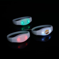 Bracelets LED en silicone souple personnalisés pour la décoration de fête, avec télécommande DMX pour événements et concerts