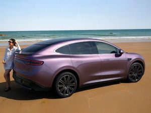 HarmonyOS Imagination R7: Diseño Elegante, Conectividad Inteligente, Potencia de Largo Alcance, Redefiniendo la Elegancia Eléctrica en Vehículos de Nueva Energía - Product Image 2