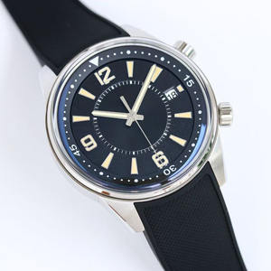 Utilisant le modèle 9015, elle présente un design moderne avec des lignes élégantes et sportives. C'est une montre pour homme. - Product Image 1