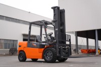 Chariot élévateur 4 tonnes CPC40 à prix d'usine avec accessoires 4x4, durable pour usage en entrepôt