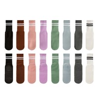 Chaussettes de yoga antidérapantes pour femmes avec logo personnalisé, semelle en silicone PVC, bord côtelé rayé, respirantes, pour Pilates et Barre