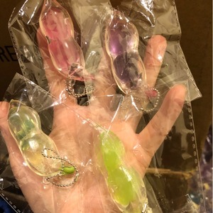 Tendance 2026 : Mini jouet anti-stress souple transparent en forme <span class=keywords><strong>d</strong></span>'edamame double grain, porte-clés pour cadeau - Product Image 2