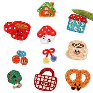 Parches de Fieltro Autoadhesivos de Poliéster con Bordado de Animales de Dibujos Animados, para Decoración de Ropa y Bolsos, Hechos en China - Product Image 1