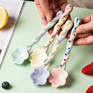 Cuchara de mango largo de cerámica bonita, cuchara para agitar café y postre estilo Ins, cuchara para helado de macarrón para uso doméstico - Product Image 3