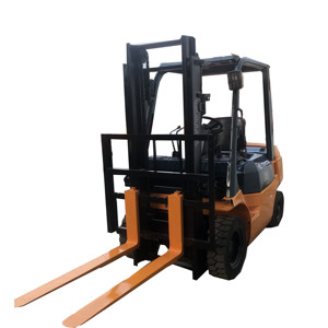 Montacargas Diésel Usado de Servicio Pesado 7F 3T de Japón, Tracción 4x4, Neumáticos Antideslizantes Todoterreno, 1 Año de Garantía, Construcción y Reparación - Product Image 1