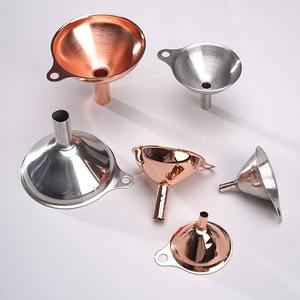 Juego de 3 embudos de acero inoxidable colgables, aptos para lavavajillas, dispensador de líquidos y polvos de boca ancha para cocina y uso doméstico - Product Image 6