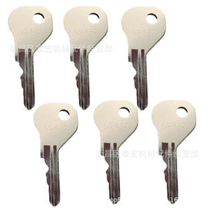 62462 Llave de Repuesto Universal Plateada Grabada con Láser para Seguridad de Puertas de Patio, Jardín y Piscina - Product Image 1