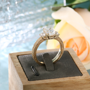 विंटेज शैली की शादी की अंगूठी 14k पीले सोने के केंद्र पत्थर 2 कैरेट रंगीन रंग मोइससानाइट शादी बैंड - Product Image 4