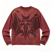 T-shirt vintage délavé à manches longues avec motif chauve-souris Kornit DTG, détails en strass, ourlet brut effiloché, style streetwear vieilli
