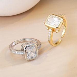 Anello quadrato regolabile in stile pietra, design elegante per l'uso quotidiano - Product Image 3