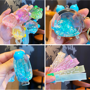 Tinh Tế Quà Tặng Nhỏ Ba Lô Mặt Dây Chuyền Dầu Nổi Chai Keyring Dễ Thương Chất Lỏng Đồng Hồ Báo Thức Hình Dạng Keychain Với Ban Nhạc - Product Image 5