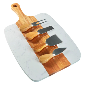 Plateau à charcuterie rectangulaire personnalisé, 4 outils, 100% écologique, cadeau unique, propriétaire de la maison, plateau de service en bois d'acacia et de marbre - Product Image 2