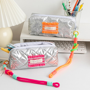 Estuche <span class=keywords><strong>de</strong></span> Lápices Acolchado Plateado <span class=keywords><strong>de</strong></span> Gran Capacidad al por Mayor, Bolsa <span class=keywords><strong>de</strong></span> Almacenamiento <span class=keywords><strong>de</strong></span> Tela <span class=keywords><strong>para</strong></span> Estudiantes, <span class=keywords><strong>Adolescentes</strong></span>, Oficina, Aula, Bolsa <span class=keywords><strong>de</strong></span> <span class=keywords><strong>Maquillaje</strong></span> - Product Image 2