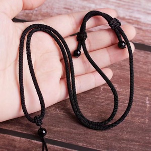 Exquisito Collar de Cuerda Trenzada Roja para la Frente con Colgante de 8 Cuentas, Joyería de Moda, Collares de Cuentas para Uso Doméstico - Product Image 3