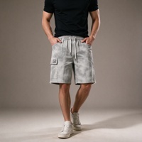 Shorts cargo délavés gris clair pour homme, taille élastique avec cordon de serrage, poches cargo latérales à rabat, poche arrière, coupe ample, longueur mi-cuisse