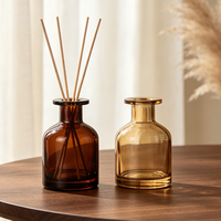Bouteille diffuseur à roseaux en verre ambré mat dépoli, avec bouchon en liège arrondi de luxe, pour huiles aromatiques et parfums, vente en gros