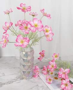 Venta al por mayor de fábrica: Flores artificiales de seda de coreopsis decorativas, cosmos realistas para decoración del hogar y el Día de la Madre - Product Image 2