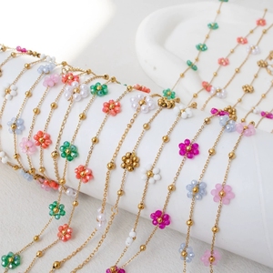 طقم قلادة وسوار بوهيمي متعدد الألوان مصنوع يدويًا بخرز على شكل زهور الأقحوان للفتيات - Product Image 2