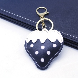 Llavero de coche con diseño de frutas coloridas y lindas, colgante delicado para bolso de niña, regalo promocional, llavero de fresa de dibujos animados de cuero PU duradero, ¡gran oferta! - Product Image 3